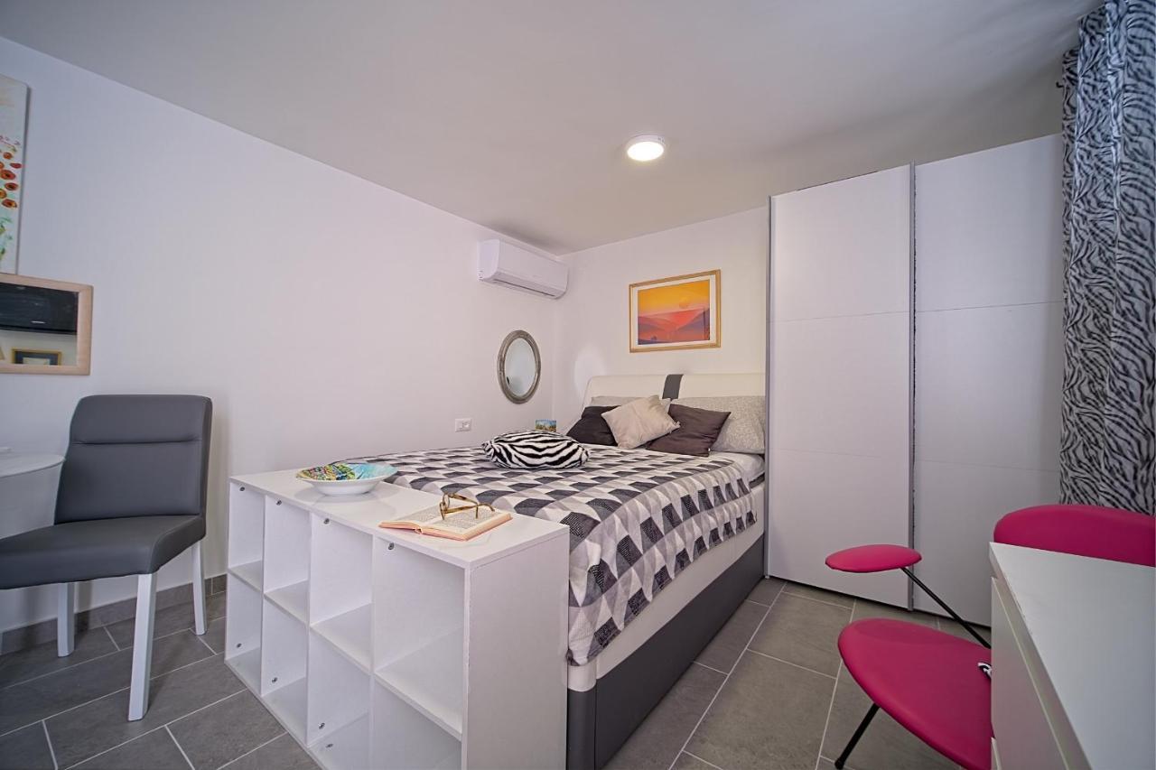 Apartments Lux Makarska Buitenkant foto